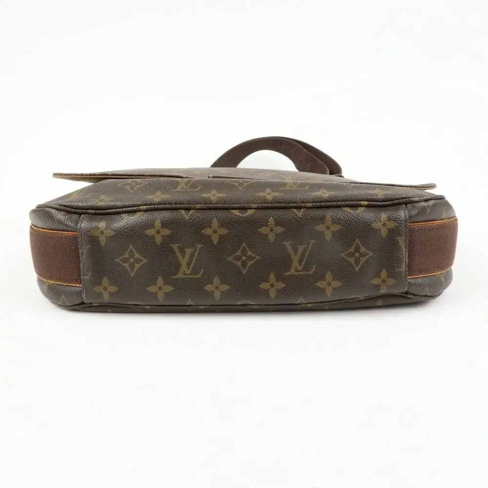 Louis Vuitton Monogram Beaubourg MM Messenger Bag Brown